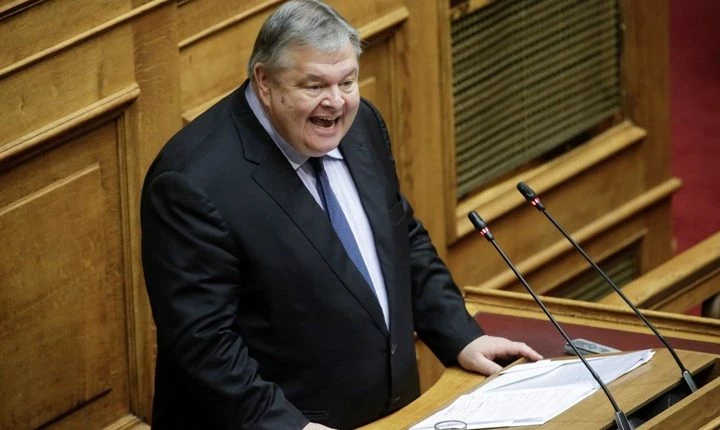 Σφοδρή αντιπαράθεση Βενιζέλου-Τσακαλώτου! «Έχετε σηκώσει τα πόδια» (Βίντεο)